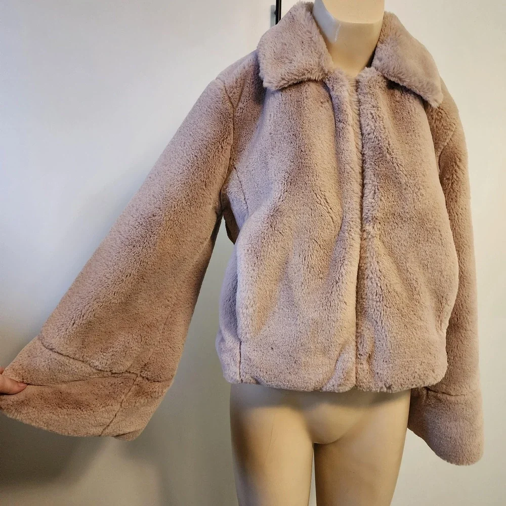 Forever 21 Faux‎ Fur Cropped Coat Pink Tan Wide Sleeve Womens Small